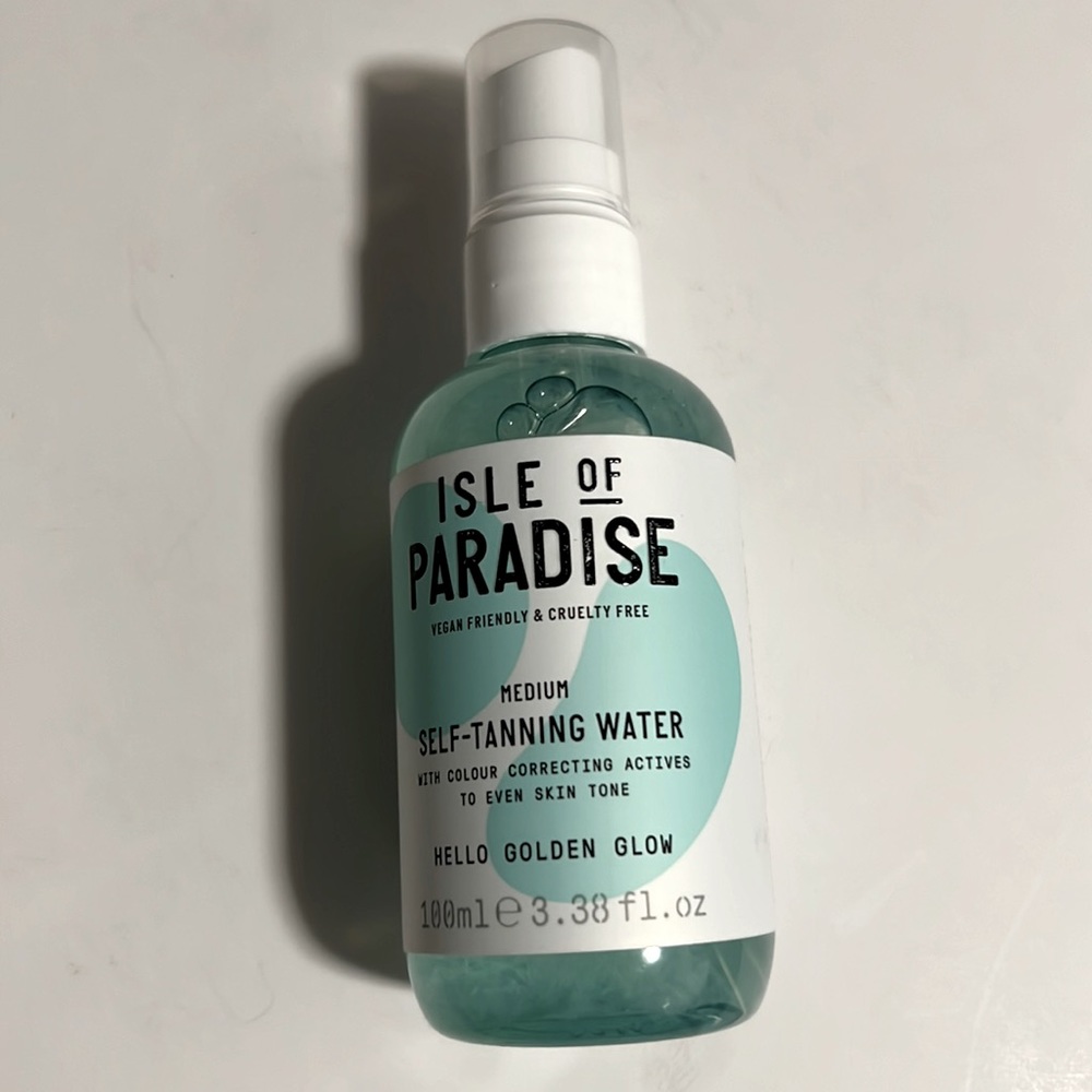 Isle of Paradise Self Tanning Water - medium shade